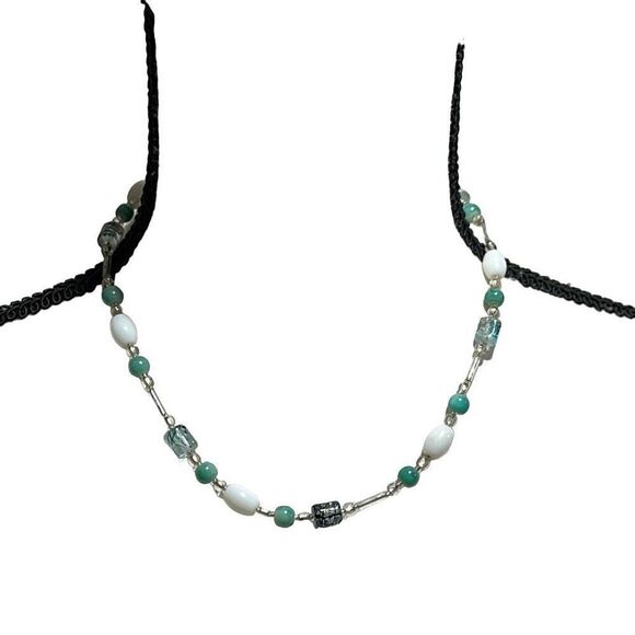 Handmade beaded necklace - Picture 1 of 3